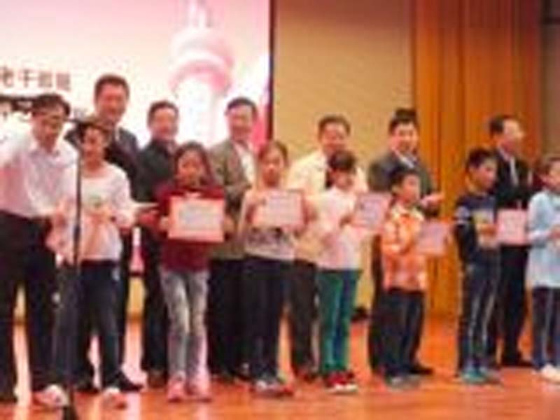 庆祝抗日战争胜利70周年全省首届青少年书画大赛威海二中南校区赛场